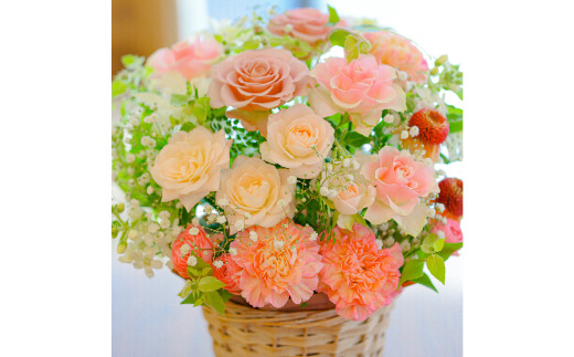 ピンク バラと季節のフラワーアレンジメント