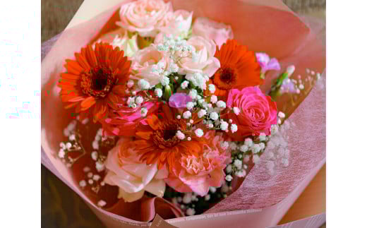 超おすすめ！！ピンクバラと季節花を使った花束