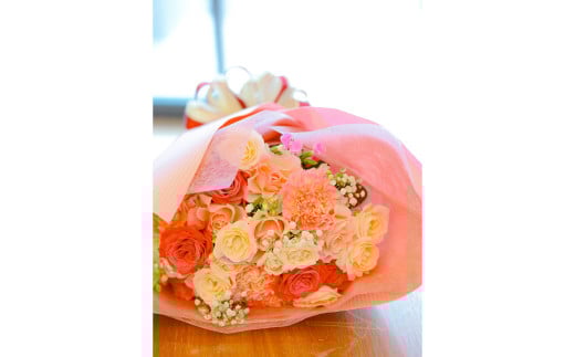 ピンク バラと季節のオールラウンド花束