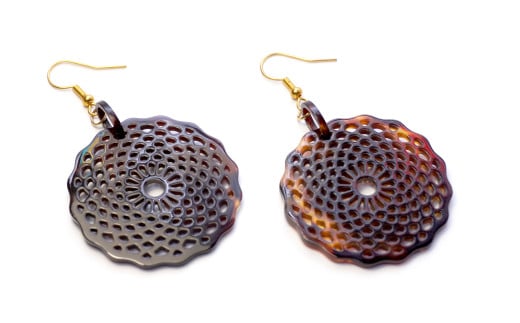 【べっ甲】菊花模様・大輪 ピアス