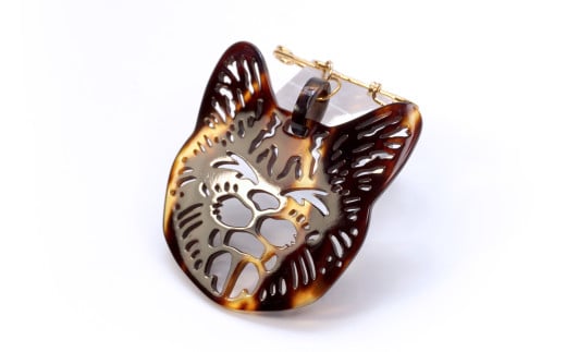 【べっ甲】あくび猫ブローチ