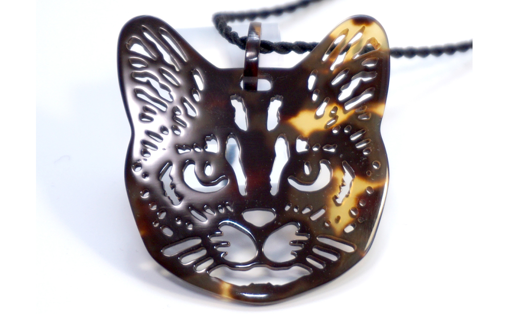 【べっ甲】まち猫ペンダント
