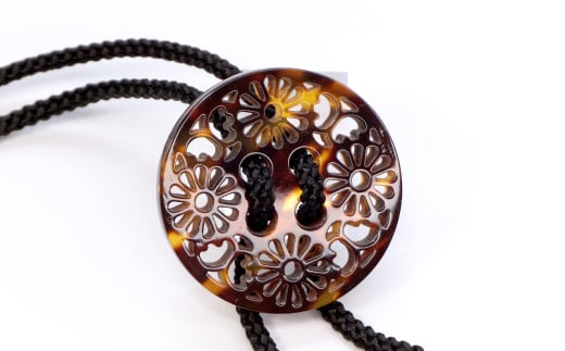 【べっ甲】刀鍔モチーフループタイ（菊蕨）