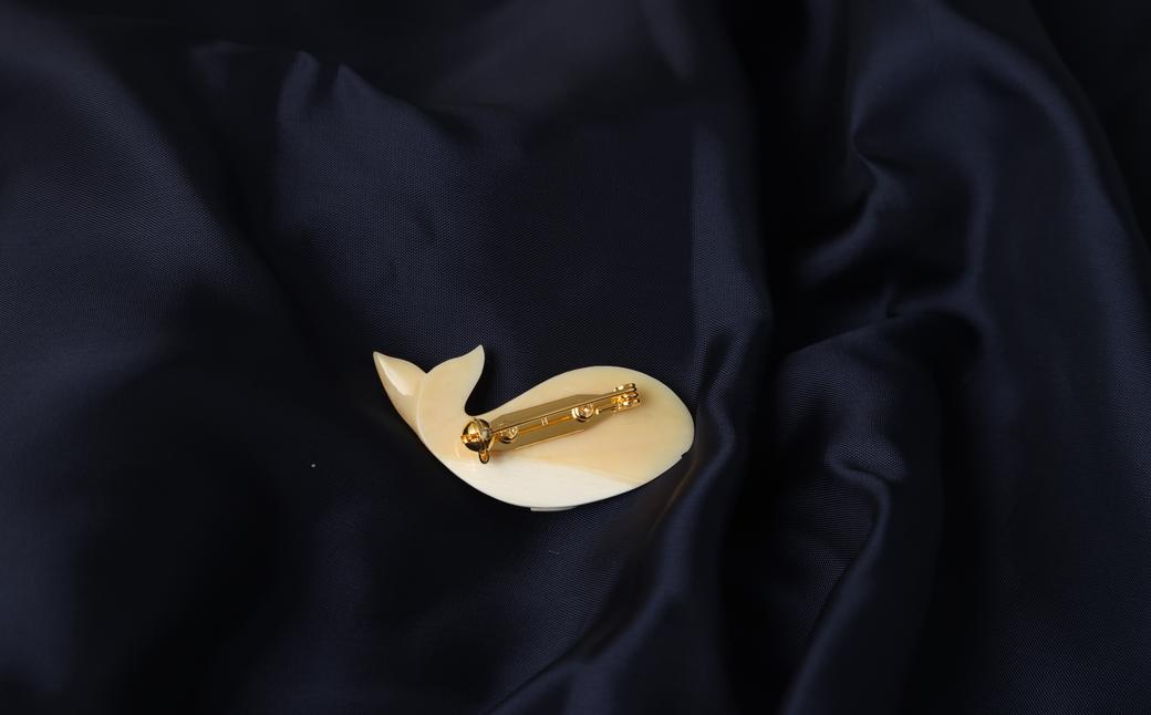 くじら工芸品 くじらブローチ