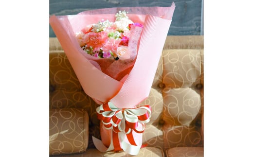 ピンク バラと季節のオールラウンド花束