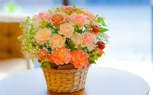 ピンク バラと季節のフラワーアレンジメント