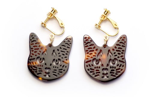 【べっ甲】すまし猫イヤリング
