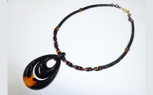 【本べっ甲】チョーカー付きペンダント