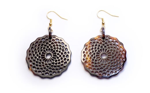 【べっ甲】菊花模様・大輪 ピアス