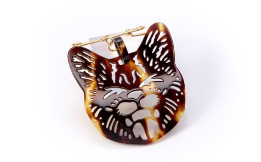 【べっ甲】あくび猫ブローチ