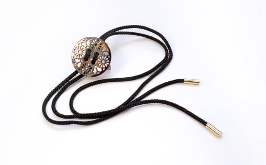 【べっ甲】刀鍔モチーフループタイ（菊蕨）