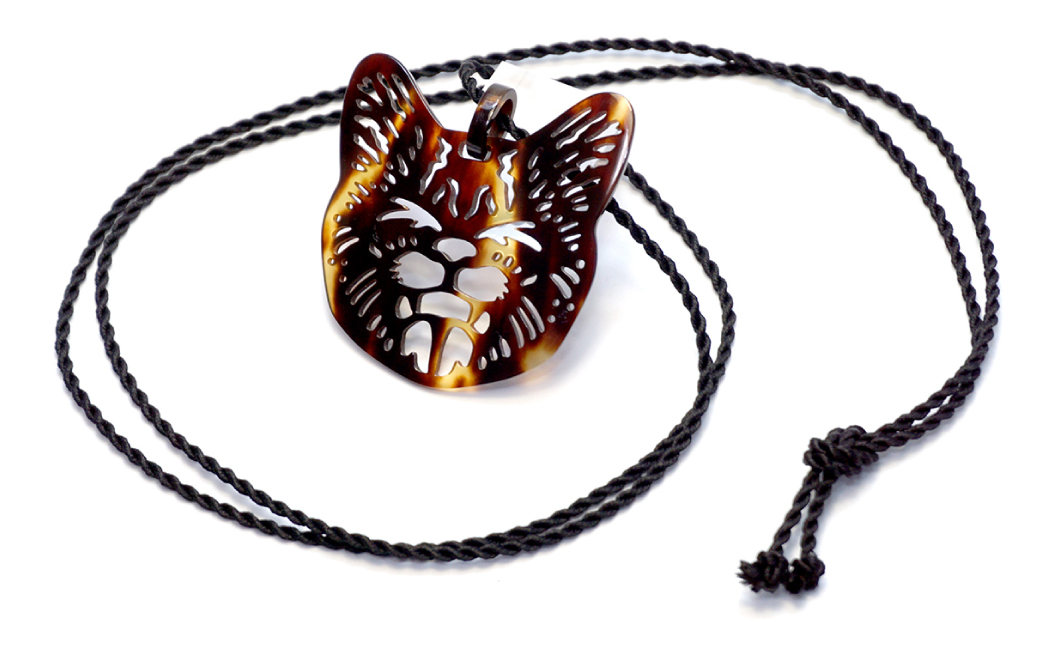 【べっ甲】あくび猫ペンダント