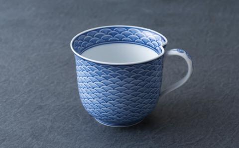 [G153p］〈平戸松山窯〉平戸青海波一方押しマグカップ