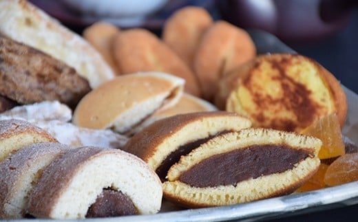 CA035 島原駄菓子 詰め合わせ 大サイズ [ 黒棒 白棒 松葉 島原あめ2種 かすまき オオミドリ 一口香 どら焼き かすまき 焼きいも 和菓子 駄菓子 セット カステラ巻き 吉野屋菓子店 長崎県 島原市 ]