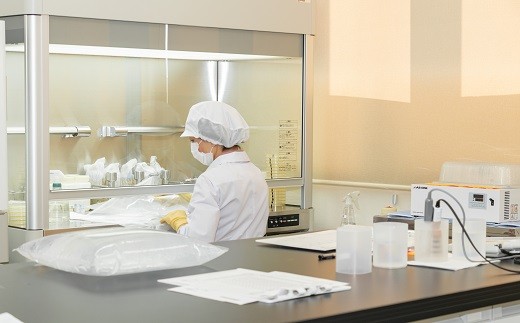 AD118【初回セット・定期配送全3回】専用ディスペンサー+島原の天然シリカ水素水18L（6L×3）×3回