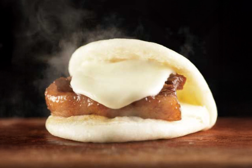 BJ516 岩崎本舗 【2回定期便】三種食べ比べセット(長崎角煮まんじゅう 4個・大とろ角煮まんじゅう 2個・チーズ角煮まんじゅう 2個) (箱) [岩崎食品 長崎県 島原市]