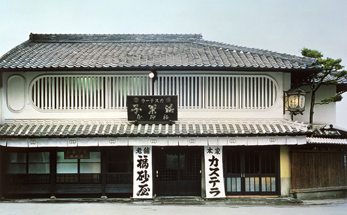 【6回定期便】福砂屋 特製五三焼カステラ3本入 / カステラ かすてら カット済み ざらめ おやつ 福砂屋 福砂屋 ふくさや 長崎 銘菓 贈答 / 諫早市 / 福砂屋 [AHDN012]