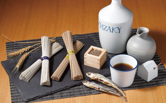 諫早産えごま油50g+長崎島原手延えごま蕎麦250g4袋セット / えごま ごま 蕎麦 そば ソバ 乾麺 / 諫早市 / 株式会社ハクライドウ [AHBK002]