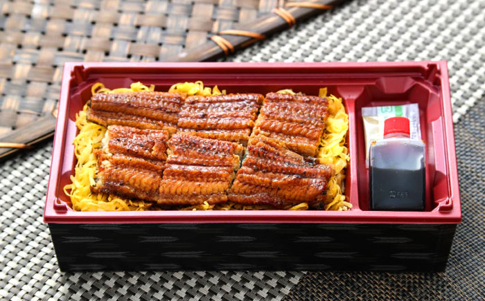 【年内配送】(12/23入金分まで)うな重370g×2人前 / うな重 うなぎ ウナギ 鰻 蒲焼 蒲焼き かばやき 弁当 冷凍/ 諫早市 / 株式会社山香海 [AHBH001]