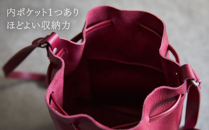 巾着ショルダーバッグ ワイン / レザー ショルダー ショルダーバッグ BAG bag バック バッグ 革 ギフト 巾着 きんちゃく / 諫早市 / 伊東製靴店 / [AHCN007]