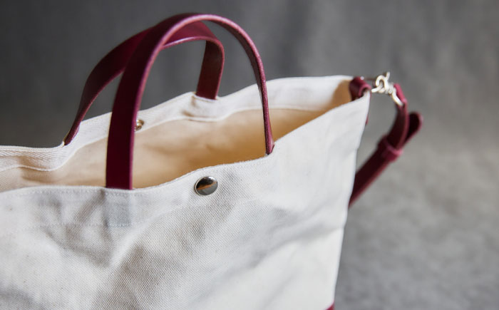 レザー×キャンバス トートバッグ ワイン M / 2WAY レザー トート トートバッグ ショルダー ショルダーバッグ 鞄 かばん マザーズバッグ 通勤 通学 BAG bag バック バッグ 革 ギフト / 諫早市 / 伊東製靴店 / [AHCN009]