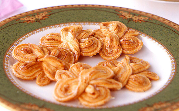 長崎銘菓セット / 長崎物語15本 おたくさ18枚 / スイーツ 菓子 バームクーヘン パイ菓子 お菓子 / 諫早市 / 株式会社唐草 [AHCM001]