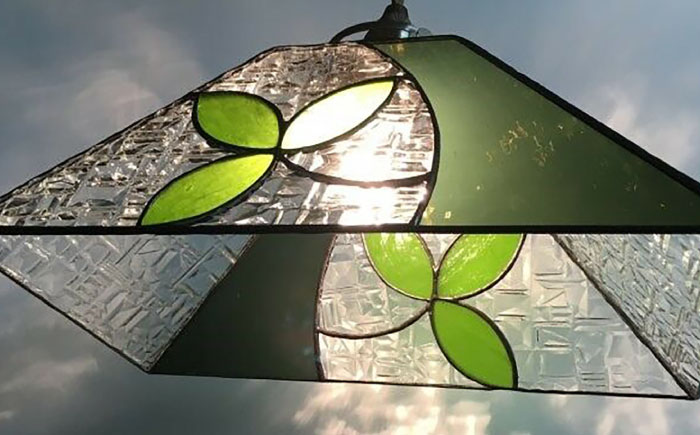 ペンダント型 ランプ ・ 葉っぱ 吊り下げランプ / ガラス ランプ 照明 カラフル おしゃれ / 大村市 / ステンドグラス工房ウォークオン[ACZT019]