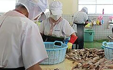 辛子めんたいこ（あごだし風味）約700g / 飛魚だし 飛魚 あご アゴ あごダシ あごだし 漬け込み めんたいこ 辛子明太子 明太子 辛子めんたい / 大村市 / 株式会社ナガスイ [ACYQ005]