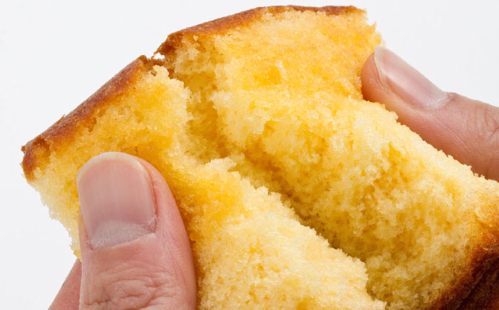 幸せの黄色い カステラ 食べ比べ 選べる2本 詰合せ 幸せの黄色いカステラ1号サイズ＋幸せの黄色いカステラ0.6号サイズ / かすてら 卵 人気 長崎 おやつ / 大村市 / 心泉堂[ACYU005]