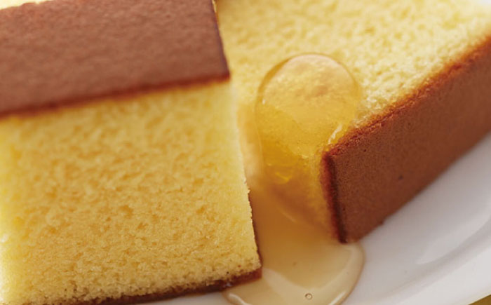 風呂敷包み ギフト カステラ 2本 詰合せ (幸せの黄色いカステラ・抹茶) 水引飾り付き 詰め合わせ 0.6号  / かすてら 卵 人気 長崎 おやつ / 大村市 / 心泉堂[ACYU013]