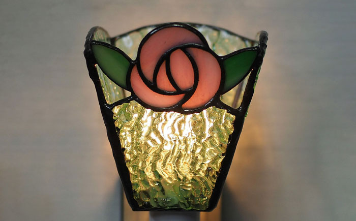 おやすみ ランプ （ばら） 横70×縦80mm ステンドグラス ピンク / 照明 ライト ランプ ステンドグラス 大村市 / ステンドグラス工房ウォークオン [ACZT009]