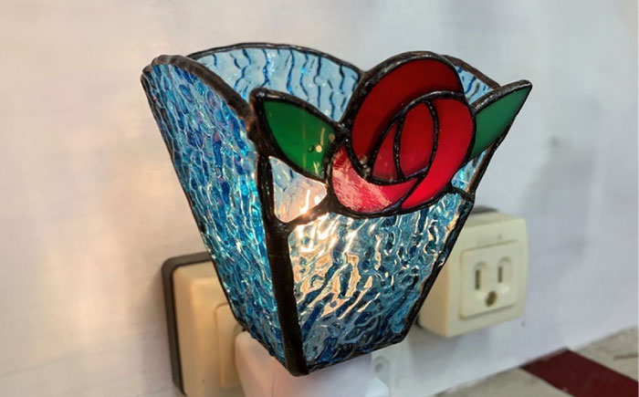 おやすみ ランプ （ばら） 横70×縦80mm ステンドグラス 赤 / 照明 ライト ランプ ステンドグラス / 大村市 / ステンドグラス工房ウォークオン [ACZT010]