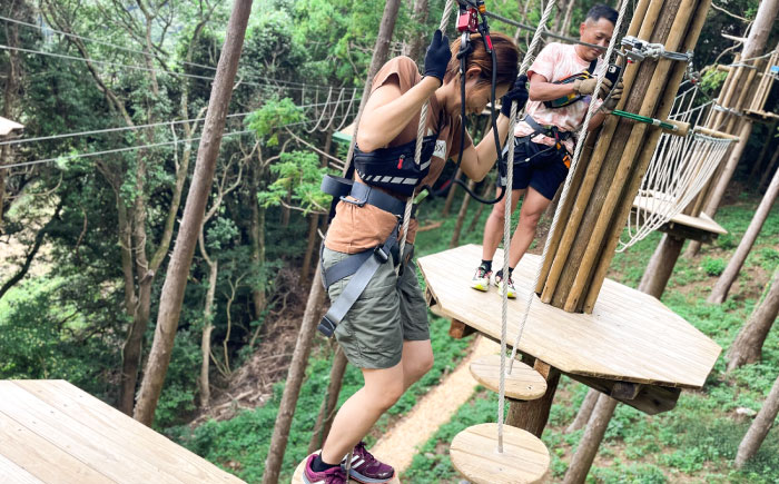 ダイナミックでスリリングな樹上体験を！ アドベンチャーコース ペアチケット (2名様) / 自然 アウトドア アクティビティ 体験 / 大村市 / フォレストアドベンチャー [ACCH002]