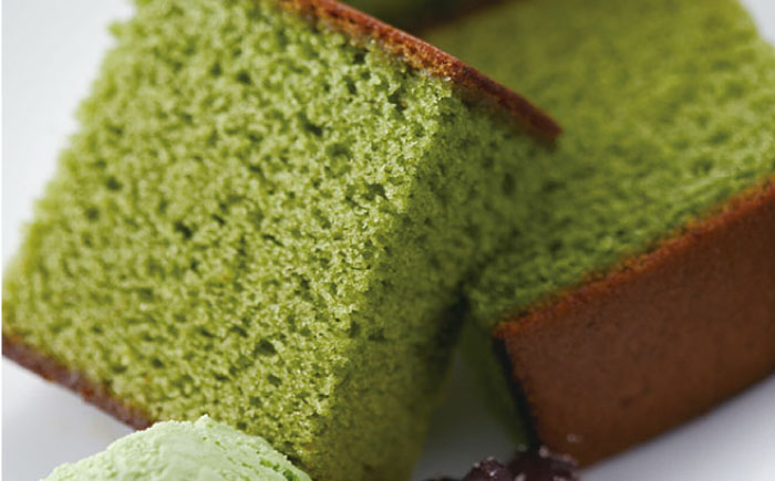 風呂敷包み ギフト カステラ 2本 詰合せ (幸せの黄色いカステラ・抹茶) 水引飾り付き 詰め合わせ 0.6号  / かすてら 卵 人気 長崎 おやつ / 大村市 / 心泉堂[ACYU013]