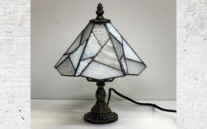 スタンド型 ランプ 「 色彩 」 白 / 照明 ライト ランプ ステンドグラス / 大村市 / ステンドグラス工房ウォークオン [ACZT020]