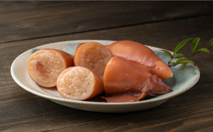 【全12回定期便】対馬 剣先イカ の いか飯 《 対馬市 》【 対馬逸品屋 】冷凍 時短 簡単調理 あかいか もっちり 惣菜 おやつ もう1品 イカ イカ飯 [WAF035]