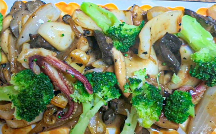 【ふるさと納税】つしま 久和の イカ とんちゃん （剣先イカ バージョン） 4パック《対馬市》【ゆうなぎ対馬】 いか 剣先イカ おつまみ 惣菜 冷凍 [WAG020]