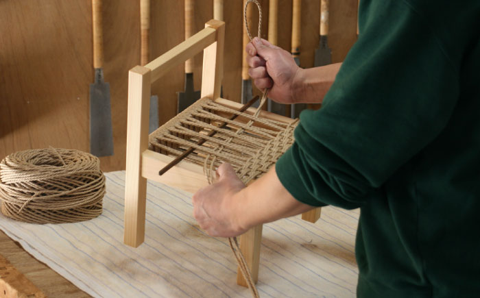 対馬ヒノキ の キッズチェア （ ベージュ ）《対馬市》【家具製作所kiiro】 チェア 椅子 家具 ヒノキ [WAL012]