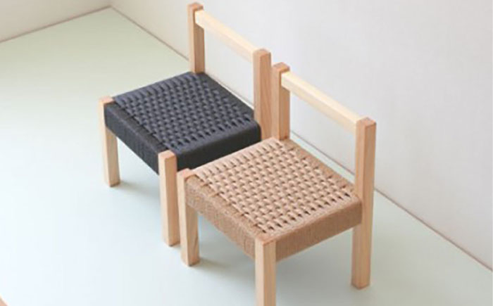 対馬ヒノキ の キッズチェア （ ブラック ）《対馬市》【家具製作所kiiro】 チェア 椅子 家具 ヒノキ [WAL013]