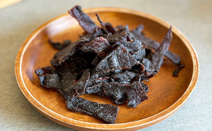 【対馬もみじぼたん】ジャーキー2種食べ比べセット（全6パック・計150g）《対馬市》【一般社団法人 daidai】 [WBH056]