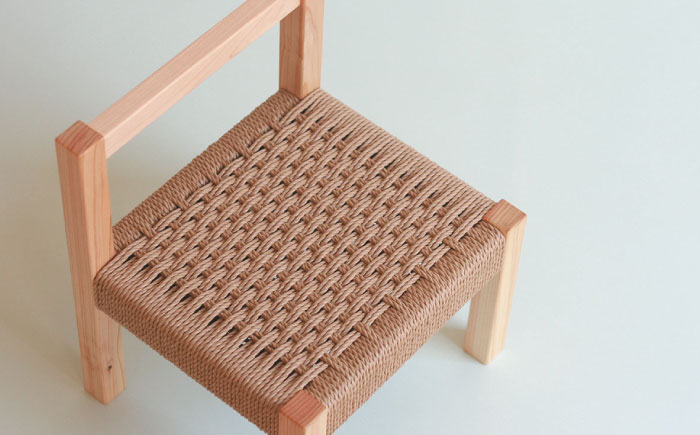 対馬ヒノキ の キッズチェア （ ベージュ ）《対馬市》【家具製作所kiiro】 チェア 椅子 家具 ヒノキ [WAL012]