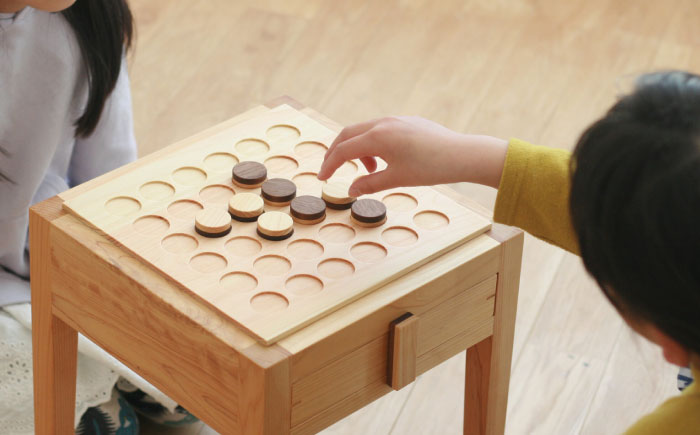 対馬ヒノキのオセロ椅子 [WAL017]