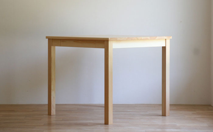 対馬ヒノキのコンパクトダイニングテーブル 《対馬市》 【家具製作所kiiro】 [WAL031]