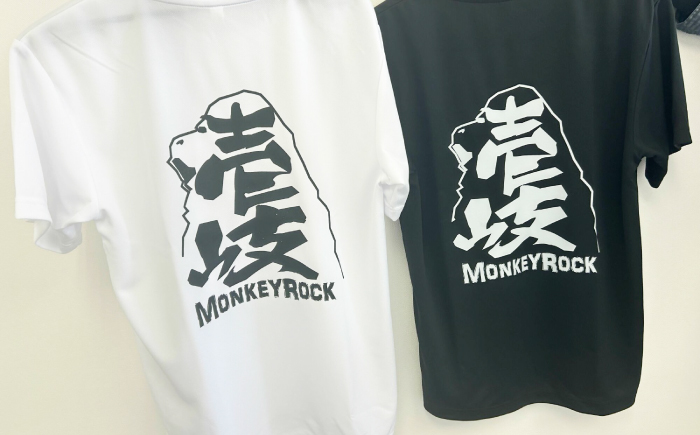 壱岐島 モンキーロックオリジナルTシャツ（2枚）・焼酎（720ml）≪壱岐市≫【下久商店株式会社】 常温配送 Tシャツ お土産 焼酎 壱岐島 離島 [JBZ081] 服