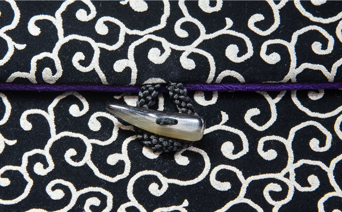 ポーチ 印伝調おしゃれポーチ（袱紗サイズ） 牛の角 柄おまかせ 《壱岐市》【工房如月】[JCN002] 12000 12000円 小物入れ