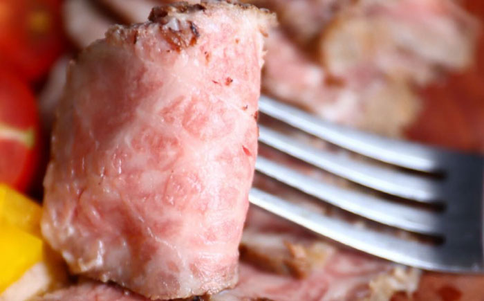 【全2回定期便】壱岐牛 ローストビーフ（牝）300g ≪壱岐市≫【こやま牧場】 冷凍配送 贅沢 肉 雌牛 ギフト用 高級 [JGG002]