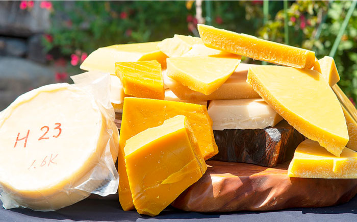 日本蜜蜂 ミツロウ 2kg 《壱岐市》【憲ちゃんハチミツ】[JCL014] 蝋燭 蜜蝋 ロウソク ろうそく 日本蜜蜂 ギフト プレゼント 贈り物 はちみつ 97000 97000円