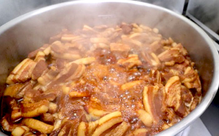 【全2回定期便】【化粧箱入り】 長崎大とろ角煮まんじゅう （10個）　《壱岐市》【岩崎本舗】冷凍 豚 豚角煮 角煮饅頭 簡単調理 おやつ お取り寄せ 長崎 [JHA047]