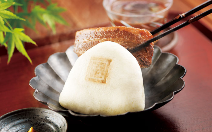 【化粧箱入り】長崎角煮まんじゅう ＆ 大とろ角煮まんじゅう 各8個　《壱岐市》【岩崎本舗】冷凍 豚 豚角煮 角煮饅頭 簡単調理 おやつ お取り寄せ 長崎 [JHA051]