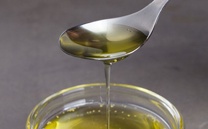 【12回定期便】【ギフト】食用椿油3本 五島の雫（150ml×2本/100ml×1本） 五島市/椿乃[PAM049]